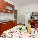 Malerisches Nur 200 Meter Zum Sandstrand Meerblick, Parkplatz, Klima Apartman *